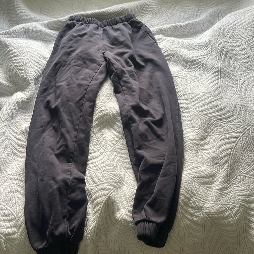 Brandy melville sweat pants size S-M.